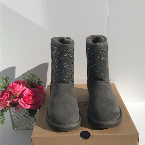 UGG Classic Short Stud II - Picture 5 of 10